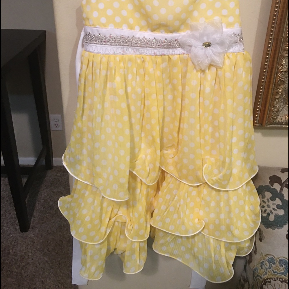Little girl yellow & white dress